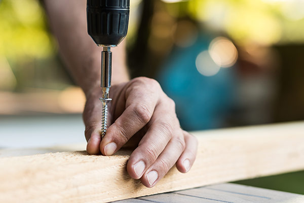 Holding Tight: Nails vs. Screws